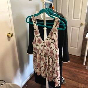 American Eagle flowy tank top